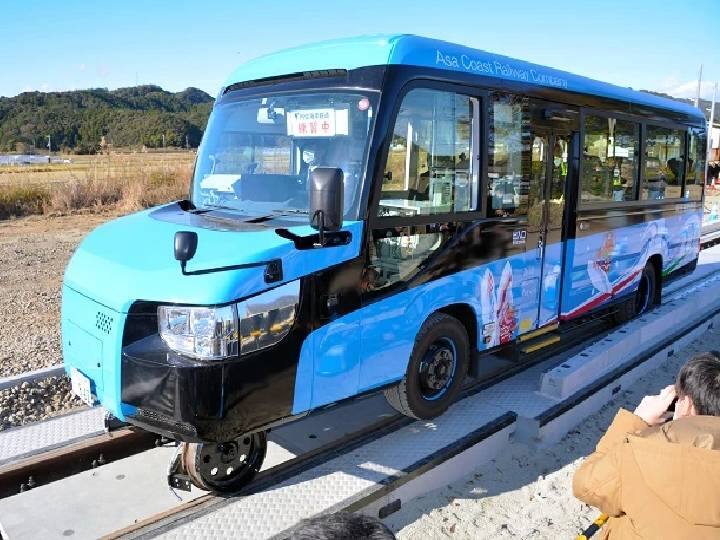 Dual Mode Vehicle: ఇది బస్సే కాదు రైలు కూడా.. ఐడియా సూపర్ ఉంది కదా! World's First Dual Mode Vehicle Which Runs on Both Roads and Railway Lines Dual Mode Vehicle: ఇది బస్సే కాదు రైలు కూడా.. ఐడియా సూపర్ ఉంది కదా!