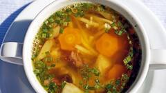 Winter Soup Recipes: পছন্দের শাক-সব্জি আর ধোঁয়া ওঠা স্যুপ, শীতের সন্ধ্যায় উষ্ণতা