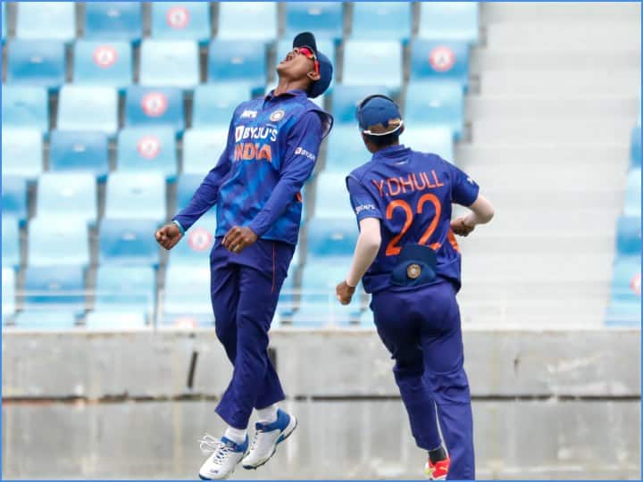 बारिश से बाधित इस मैच में श्रीलंका ने पहले खेलने के बाद 38 ओवर में 9 विकेट पर 106 रन बनाए थे. इसके जवाब में भारत ने 21.3 ओवर में 104 रन बनाकर आसानी से लक्ष्य हासिल कर लिया. दरअसल, DLS नियम के हिसाब से भारत को 38 ओवर में 102 रनों का लक्ष्य दिया गया था.