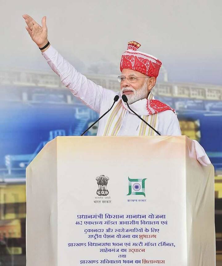 एक जनवरी 2022 को प्रधानमंत्री नरेंद्र मोदी किसानों नए साल का तोहफा ( New Year Gift) देंगे. पीएम मोदी एक बटन दबाकर प्रधानमंत्री किसान सम्मान निधि योजना के तहत किसानों को दशवीं किश्त की राशि जारी करेंगे.