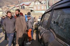 PHOTO : जम्मू-काश्मीरच्या श्रीनगरमध्ये चकमक; तीन दहशतवाद्यांचा खात्मा