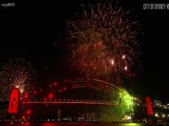 New Year 2022 : ऑस्ट्रेलियात नवीन वर्षाचं जंगी स्वागत, रोषणाईनं आसमंत उजळला
