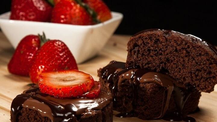 বড়দিন পেরিয়ে গিয়েছে। তবে নতুন বছর উদযাপন চলবে এখনও কয়েক দিন। তাতে কেক থাকলে তো কথাই নেই। শুরু থেকে শেষ, মিষ্টিমুখেই কাটবে।