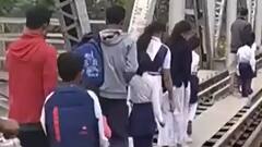 Alipurduar: নিত্য ঝুঁকির যাতায়াত, কালজানি নদীর ওপর ব্রিজ তৈরির দাবি ঘিরে তরজা| Bangla News