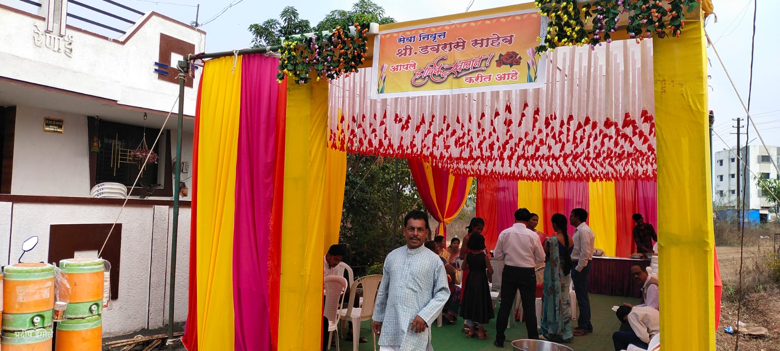 माझ्या तेरवीला सर्वांनी या, पत्रिका छापून निमंत्रण, जिवंतपणीच नि. पोलिसाकडून मृत्यूचं सेलिब्रेशन