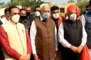 Rajkot : રોડ શોમાં ગેરહાજર વિજય રૂપાણી શો પતતા કોની સાથે CMને આવકારવા આવ્યા?