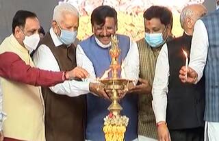 Rajkot: CM ભૂપેન્દ્ર પટેલે રૂપાણીને નહીં પણ આ જૂના નેતા પાસે પોતાના પછી દીપ પ્રાગટ્ય કરાવ્યું,  રૂપાણીને CMની બાજુમાં પણ સ્થાન નહીં.....