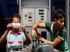 Petrol Diesel Price Today 31 December 2021: साल के आखिरी दिन पेट्रोल-डीजल पर राहत मिली या नहीं, जानें यहां