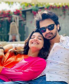 Hruta Durgule And Prateek Shah :  ह्रता आणि प्रतीकचे रोमँटिक फोटो; नेटकऱ्यांकडून लाइक्स आणि कमेंट्सचा वर्षाव