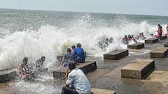 Digha: বছর শেষে সৈকত শহরে উপচানো ভিড়, সমুদ্রস্নানের পাশাপাশি পর্যটকদের মাস্কবিহীন ঘোরাঘুরি | Bangla News