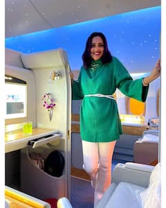 Amala Paul Photos: నీకు అప్పుడే న్యూ ఇయర్ వచ్చేసిందా తల్లీ.. మందు గ్లాస్ అందుకున్నావ్