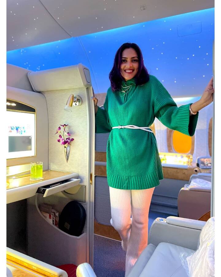 తక్కువ సినిమాల్లో నటించినా భలే క్రేజ్ సంపాదించుకుంది అమలాపాల్. మెగా హీరోల సరసన 'నాయక్', 'ఇద్దరమ్మాయిలతో' లో నటించిన ఈ బ్యూటీ.. నాగ చైతన్య హీరోగా నటించిన ‘బెజవాడ ’తో టాలీవుడ్ లో ఎంట్రీ ఇచ్చింది.