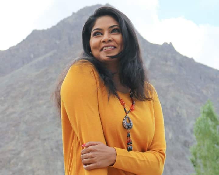 या फोटोंमध्ये श्वेताने पिवळ्या  रंगाचा टॉप परिधान केला असल्याचे दिसत आहे. (photo:shwetashinde_official/ig)