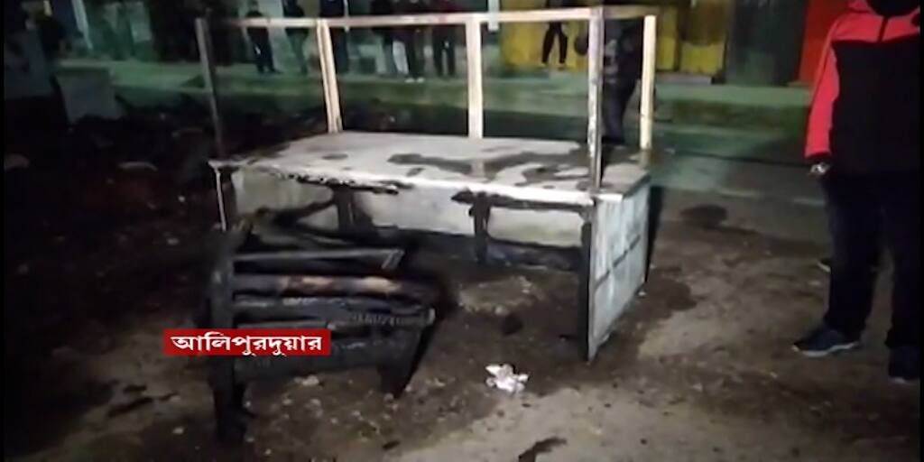Alipurduar News: tragic consequence death of a person by burning in a fire Alipurduar News: শীতের হাত থেকে বাঁচতে গিয়ে মর্মান্তিক পরিণতি, আগুনে পুড়ে মৃত্যু ব্যক্তির