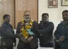 ਜ਼ਿਲ੍ਹਾ ਸਿੱਖਿਆ ਅਫ਼ਸਰ ਦੇ ਪਾਇਆ ਜੁੱਤੀਆਂ ਦਾ ਹਾਰ