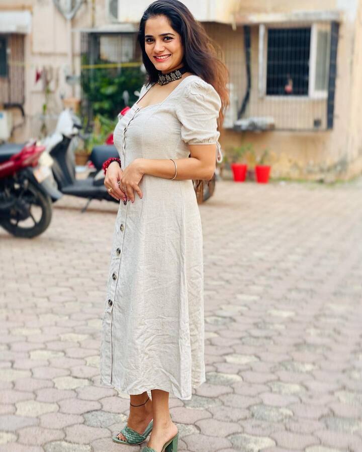 भाग्यश्रीचे बोल्ड आणि ग्लॅमरस फोटो सोशल मीडियावर नेहमीच व्हायरल होत असतात. (Photo Credit : @bhagyashreemote/Instagram)