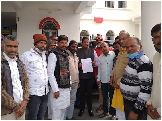 Sehore News: अधिकारियों को ग्राम पंचायतों का प्रमुख शासक बनाने की मांग, सरपंच उम्मीदवारों ने सौंपा ज्ञापन Sehore News: अधिकारियों को ग्राम पंचायतों का प्रमुख शासक बनाने की मांग, सरपंच उम्मीदवारों ने सौंपा ज्ञापन