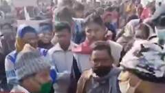 Rail Blockade: ট্রেনের ভাড়া কমানোর দাবিতে কাটোয়ার আমোদপুর লাইনে রেল অবরোধ | Bangla News