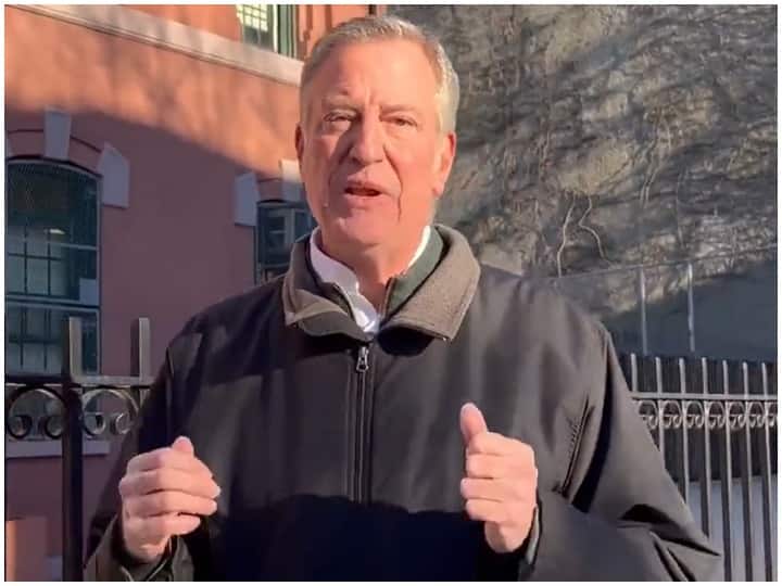 New York Mayor Says Scaled Back Times Square New Years Eve Event Is Still Happening Despite COVID Surge Omicron संक्रमण के खतरे के बावजूद Times Square पर मनाया जाएगा नए साल का जश्न