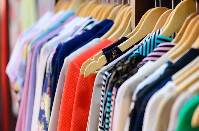 Russia Ukraine effect on Ghaziabad garment industry Prices hiked by 50 percent know in detail ANN रूस-यूक्रेन युद्ध से गाजियाबाद में गारमेंट्स का एक्सपोर्ट होल्ड पर, डेनिम के फैब्रिक और धागे की कीमतों में 50 फीसदी तक इजाफा