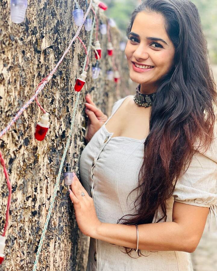 भाग्यश्रीने तेलगू चित्रपट 'चिकती गदीलो चिताकोटुडू' या चित्रपटातून दाक्षिणात्य चित्रपटसृष्टीतही पदार्पण केले आहे. (Photo Credit : @bhagyashreemote/Instagram)