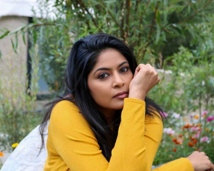 प्रत्येक फोटोसाठी श्वेताने खास पोझ दिल्या असून त्यात तिचा पॉझिटिव्ह अ‍ॅटिट्यूड दिसून येत आहे. (photo:shwetashinde_official/ig)