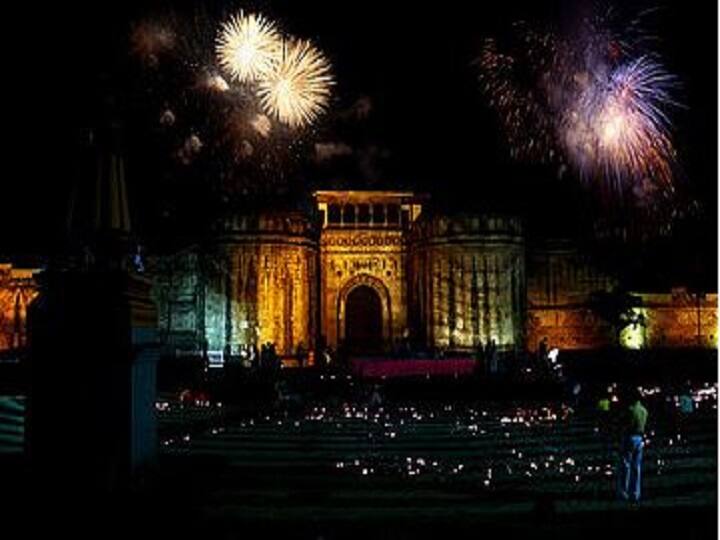 New Year Corona Guidelines State governments have issued new guidelines on the celebration of New Year only here is the exemption New Year Corona Guidelines: न्यू ईयर सेलिब्रेशन से पहले जान लें किस राज्य में किस तरह की है सख्ती और क्या है छूट