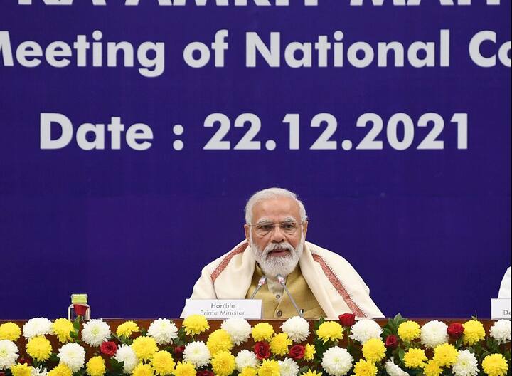 केंद्र सरकार जल्द ही अपने कर्मचारियों को नए साल 2022 में बड़ी सौगात देने वाली है. माना जा रहा है कि सरकार 8 महीने से बकाए कर्मचारियों के महंगाई भत्ता (Dearness Allowance Arrear) को लेकर जल्द फैसला कर सकती है. कैबिनेट की अगली बैठक में इसको लेकर चर्चा संभव है.