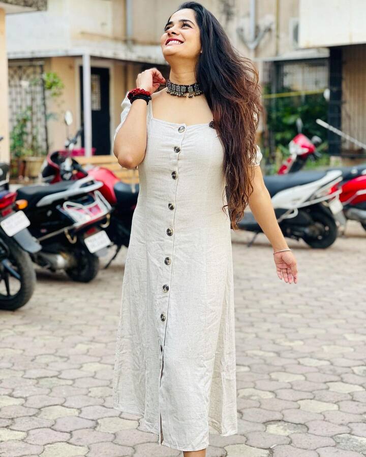 प्रसिद्ध अभिनेत्री भाग्यश्री मोटे तिच्या सोशल मीडियावरील फोटोमुळे कायम चर्चेत असते. (Photo Credit : @bhagyashreemote/Instagram)