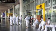 Kolkata Airport: ওমিক্রন রুখতে তৎপর রাজ্য, সোমবার থেকে কলকাতায় নামবে না ব্রিটেনের বিমান| Bangla News