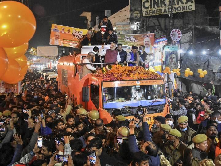 केंद्रीय गृह मंत्री अमित शाह ने शुक्रवार को बरेली में रोड शो किया. रोड शो के दौरान जनता को संबोधित करते हुए शाह ने लोगों को काशी विश्वनाथ कॉरिडोर की याद दिलाई, जिसे कुछ दिन पहले प्रधानमंत्री नरेंद्र मोदी ने जनता को समर्पित किया था.