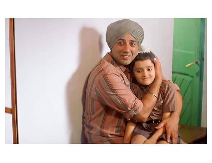 मिलिए उत्कर्ष शर्मा (Utkarsh Sharma) से, जो बचपन में नन्हें पाजी बनकर गदर में अपनी एक्टिंग के बलबूते पर गदर मचा चुके हैं.