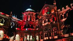 Happy New Year : सीएसटी स्टेशनला डोळे दिपवणारी रोशणाई, फोटो पाहाच