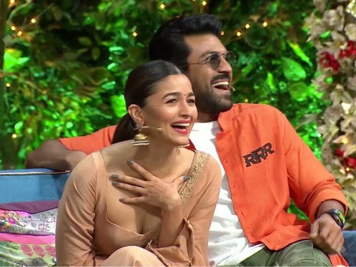 Watch: हिंदी डायलॉग बोलने में Ram Charan Teja और Jr NTR के छूटे पसीने, देखें जबरदस्त कॉमेडी वीडियो The Kapil Sharma Show Team RRR appeared on show and host Kapil Sharma plays Whisper Challenge with Alia Bhatt, Ram Charan, Jr NTR and SS Rajamouli Watch: हिंदी डायलॉग बोलने में Ram Charan Teja और Jr NTR के छूटे पसीने, देखें जबरदस्त कॉमेडी वीडियो