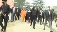 CM Yogi ने लखनऊ के लोहिया अस्पताल का किया निरीक्षण, वैरियंट के बारे में लोगों को सतर्क किया