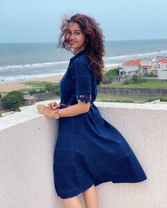 Priya Bhavani: ப்ரியா பாவானி ஷங்கரில் கூல் கிளிக்ஸ்..!