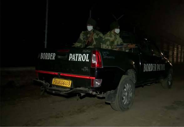 काश्मीरमधील लाईन ऑफ कंट्रोल ते गुजरातमधील कच्छच्या रणापर्यंत भारत-पाकिस्तान यांच्या दरम्यान आंतरराष्ट्रीय सीमा आहे. ही आंतरराष्ट्रीय सीमा सुमारे ३३२३ किलोमीटरची लांबीची आहे. (Photo : ANI )