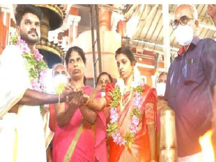 Vipin's dream got fulfilled as his sister ties knot with Nithin தங்கைக்கு நகை வாங்க முடியாமல் தற்கொலை செய்த அண்ணன்: கைவிடாமல் கரம் பற்றிய மணாளன்