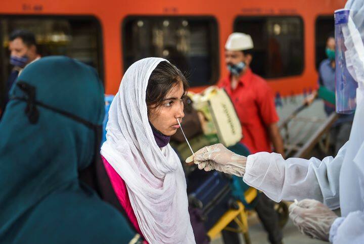 Coronavirus Omicron LIVE UPDATES January 1 2022 Lockdown Curfew Restrictions Latest News Updates Delhi Maharashtra Covid Cases Coronavirus Highlights: Haryana Imposes New Covid Curbs In 5 Districts Amid Omicron Scare