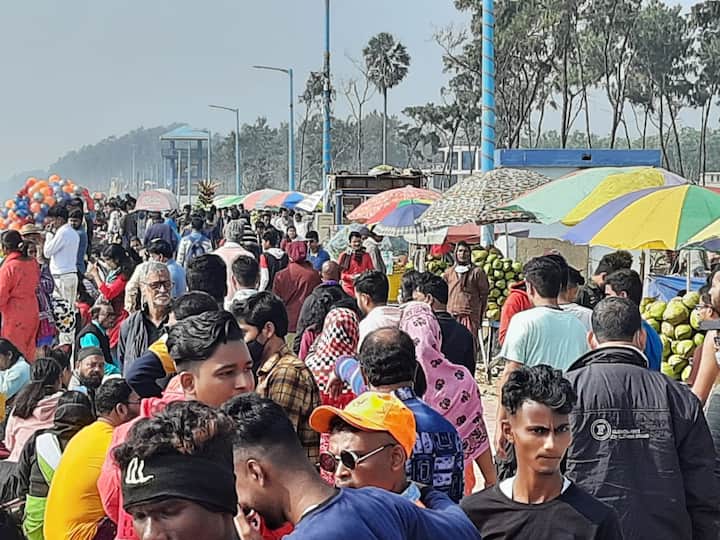 দিঘার হোটেল মালিকদের সংগঠনের তরফে জানানো হয়েছে, সন্ধের পর থেকে দিঘার সৈকতে কার্যত তিল ধারণের জায়গা থাকবে না।