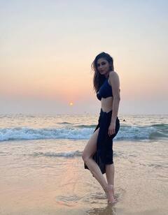 PHOTOS : વર્ષના છેલ્લા દિવસે આ એક્ટ્રેસે બ્લેક ટૂ પીસમાં પાથર્યા કામણ