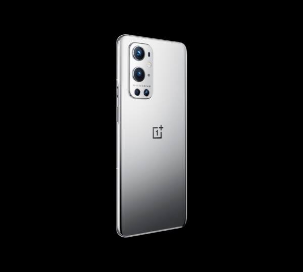 oneplus 10 pro: इस OnePlus Mobile फोन को 11 जनवरी को लॉन्च किया जाना है और ये फोन कंपनी के OnePlus 9 Pro का अपग्रेड वर्जन होगा. इस फ्लैगशिप फोन को कंपनी Snapdragon 8 Gen 1 प्रोसेसर के साथ लाएगी. इसमें 6.7 इंच की क्वाड एचडी प्लस एमोलेड डिस्प्ले मिल सकती है. फोन में 88 वॉट फास्ट चार्जिंग सपोर्ट के साथ 5000mAh की बैटरी ऑफर कर सकती है.
