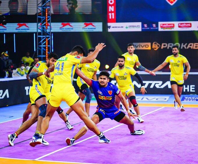 Pro Kabaddi League: Sports tamil thalaivas dabang delhi kc match tie naveen super 10 raid sagar high 5 manjeet jeeva kumar sandeep narwal Pro Kabaddi League 2021-22: थलाइवाज के खिलाफ भी चले नवीन एक्सप्रेस, दिल्ली और थलाइवाज का मुकाबला टाई