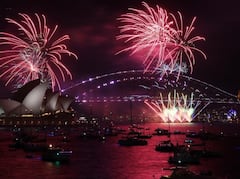 Welcome 2022 : जगभरात असं झालं नव्या वर्षाचं स्वागत