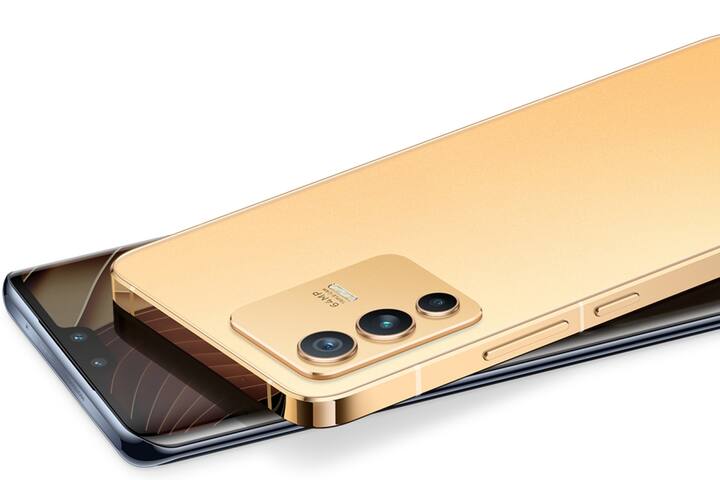 Vivo V23 Series: इस सीरीज को 5 जनवरी को भारत में लॉन्च किया जाना है और इस सीरीज के तहत कंपनी Vivo V23 5G और Vivo V23 Pro 5G को लॉन्च करने वाली है. कंफर्म हो गया है कि ये लेटेस्ट स्मार्टफोन्स कलर चेजिंग बैक पैनल, अल्ट्रा स्लिम 3डी कर्व्ड डिस्प्ले, 50 मेगापिक्सल डुअल सेल्फी, 108 मेगापिक्सल रियर कैमरा के साथ आएगा. फिलहाल ये खूबियां किस हैंडसेट में होंगी इस बात का पता नहीं चला है.
