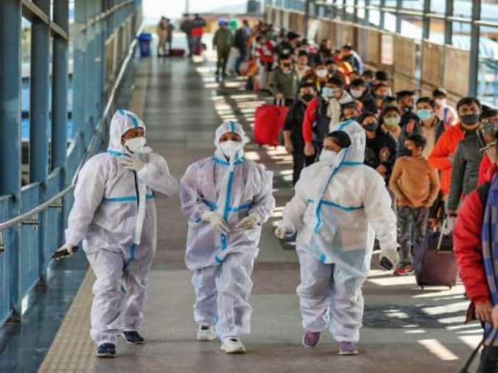Omicron in Gurugram: दिल्ली से सटे गुरुग्राम में ओमिक्रोन के 17 नए केस मिले, कोरोना के मामलों में भी हो रहा इजाफा Omicron in Gurugram big sipke in corona and omicron cases know Delhi NCR new corona case Omicron in Gurugram: दिल्ली से सटे गुरुग्राम में ओमिक्रोन के 17 नए केस मिले, कोरोना के मामलों में भी हो रहा इजाफा