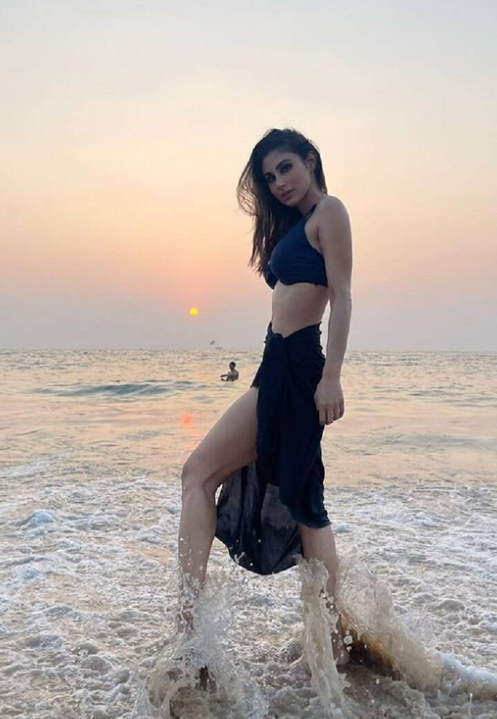 ચાહકો તેની આ વાતને કરી રહ્યા છે ખૂબ પસંદ (Photo Credit : @imouniroy_Instagram)