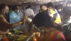 Khammam Temples Rush : ఖమ్మం జిల్లాలలో భక్తులతో కిటకిటలాడిన దేవాలయాలు