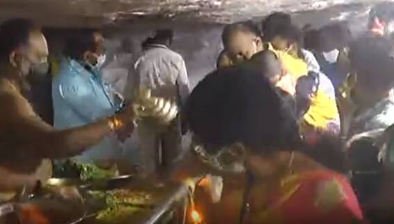 Khammam Temples Rush : ఖమ్మం జిల్లాలలో భక్తులతో కిటకిటలాడిన దేవాలయాలు