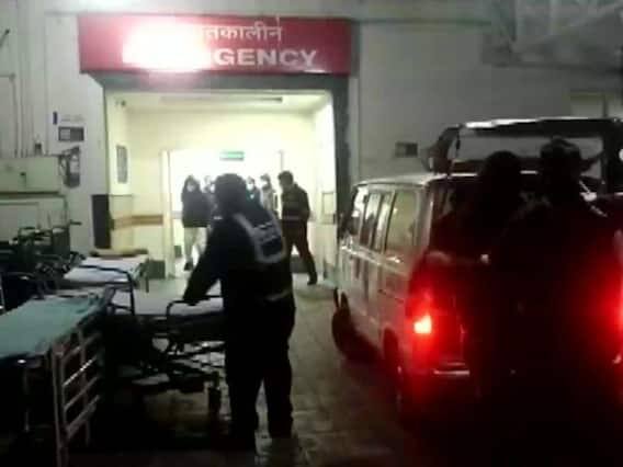 ડૉ. ગોપાલ દત્તે જણાવ્યું છે કે ઘાયલોની કુલ સંખ્યા વિશે સ્થિતિ સ્પષ્ટ નથી. મૃતકોનું પોસ્ટમોર્ટમ કરવામાં આવશે. તે જ સમયે, ઘાયલોની સારવાર નારાયણ હોસ્પિટલમાં ચાલી રહી છે. રાત્રે 2.30 વાગ્યાની આસપાસ ઝપાઝપી શરૂ થઈ હતી.